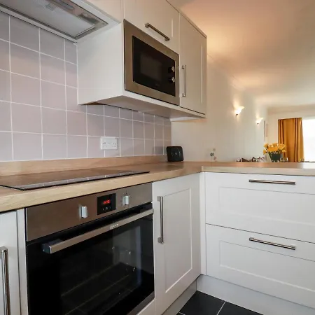 7 Europa Court Apartment